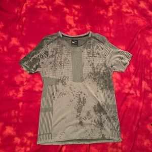 Nike Short Sleeve workout shirt L